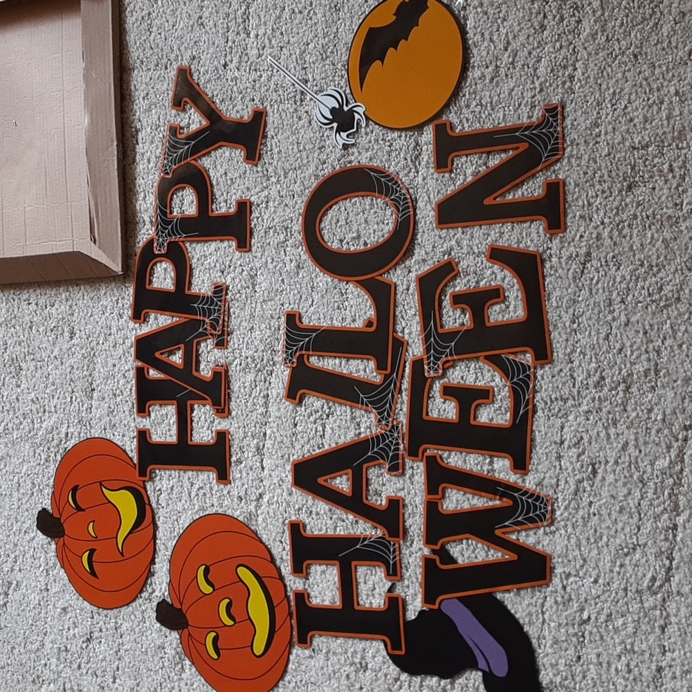 Jumbo Magnet set, NWOT 19 piece Happy Halloween